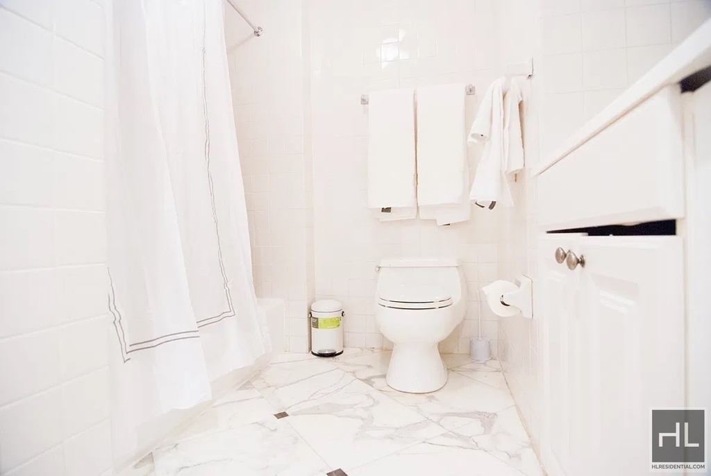 West 58 Street - Photo 3