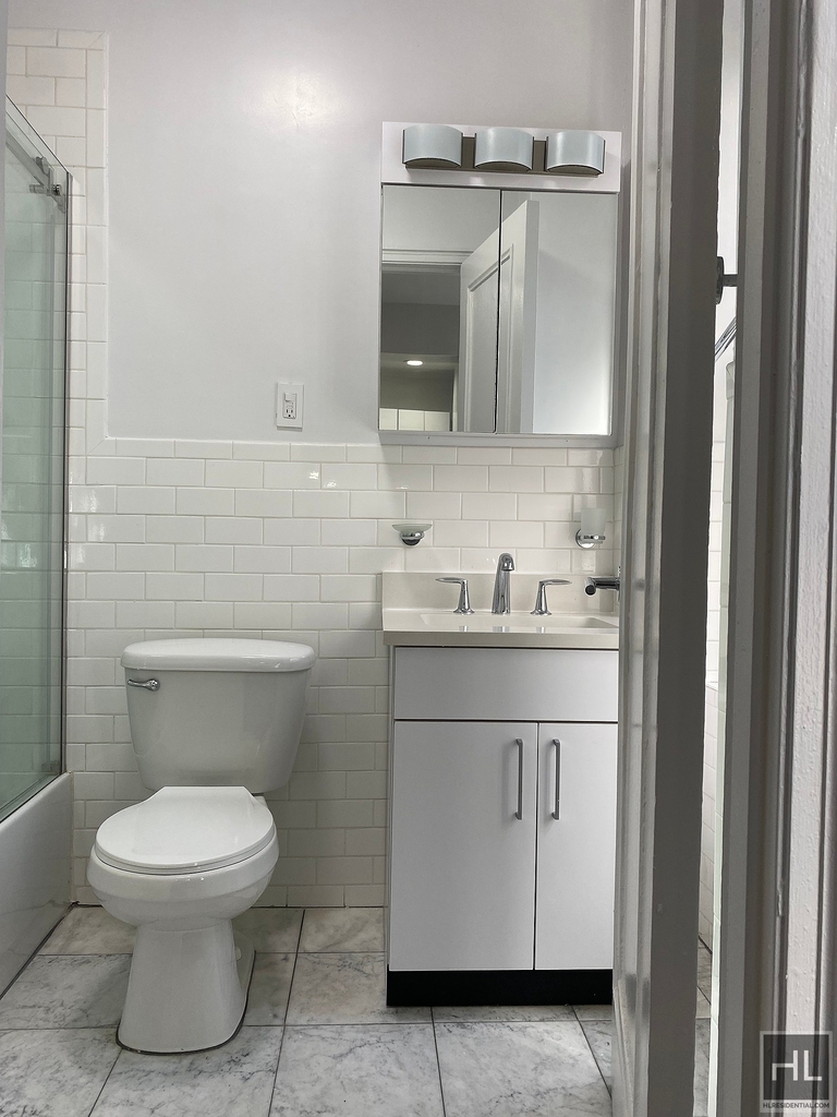 East 46 Street - Photo 3