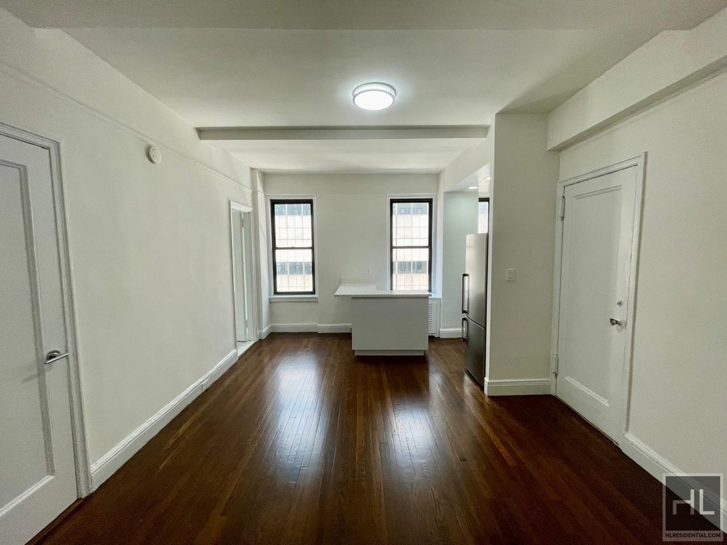 East 46 Street - Photo 6