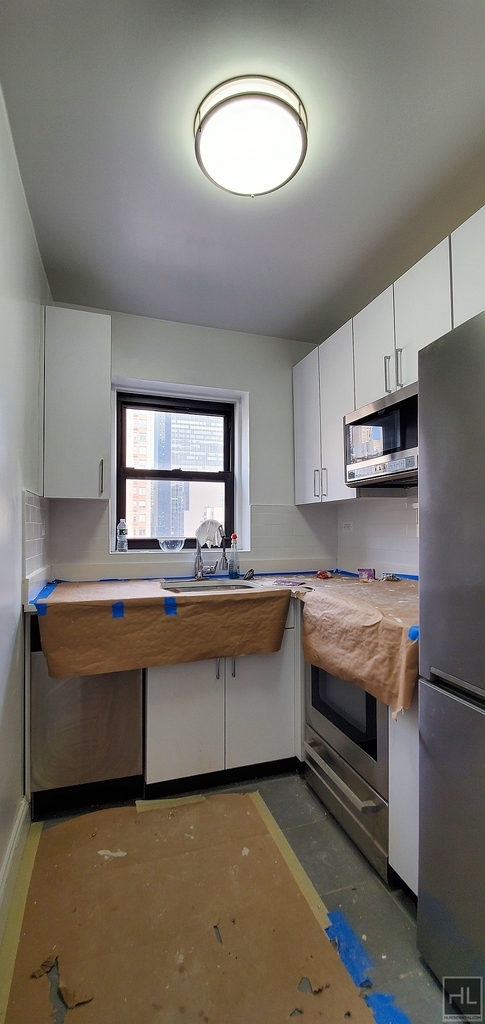 East 35 Street - Photo 1