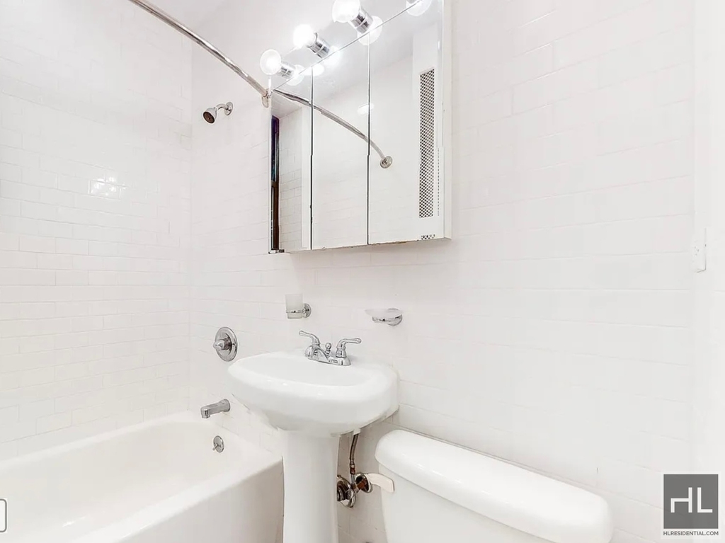 East 91 Street - Photo 3