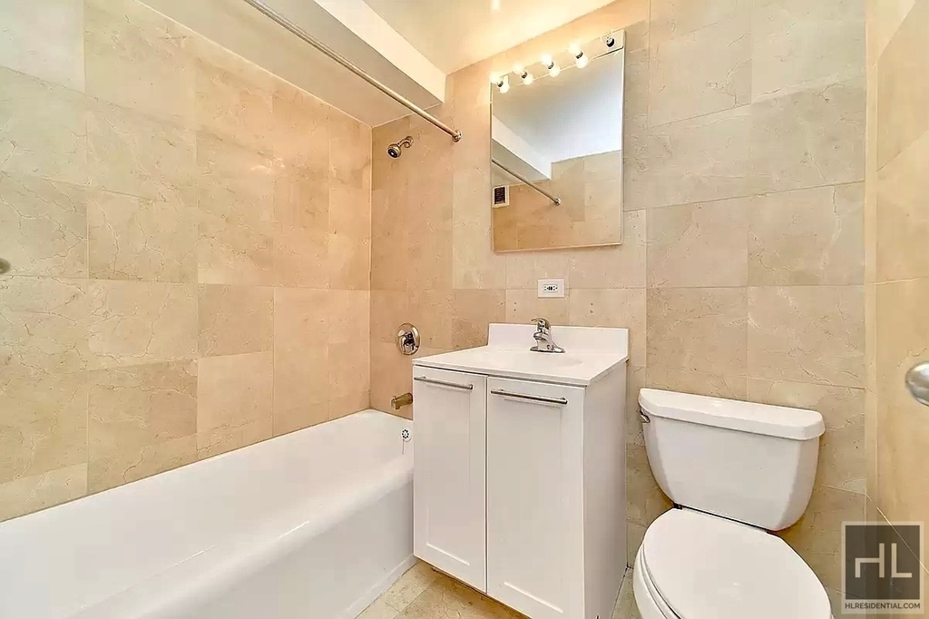 East 55 Street - Photo 3
