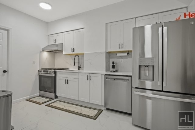 Woodhaven Boulevard - Photo 1