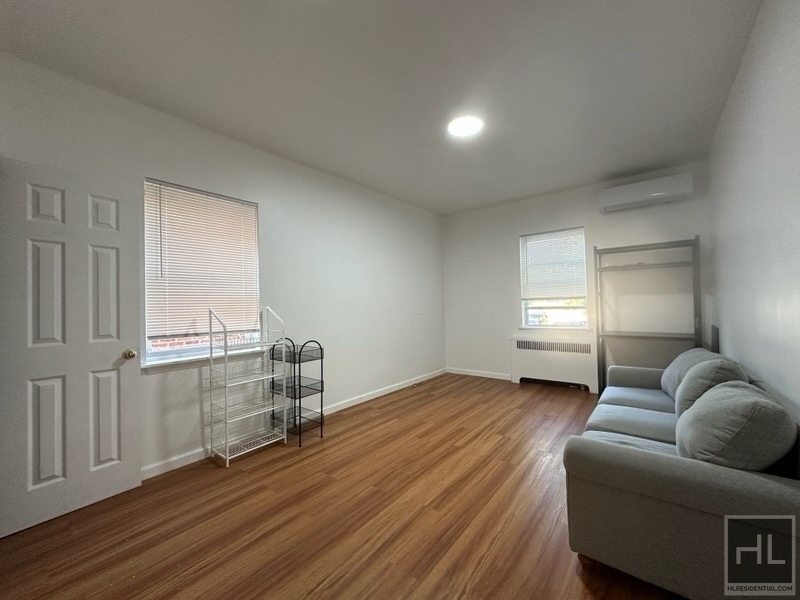 Woodhaven Boulevard - Photo 3