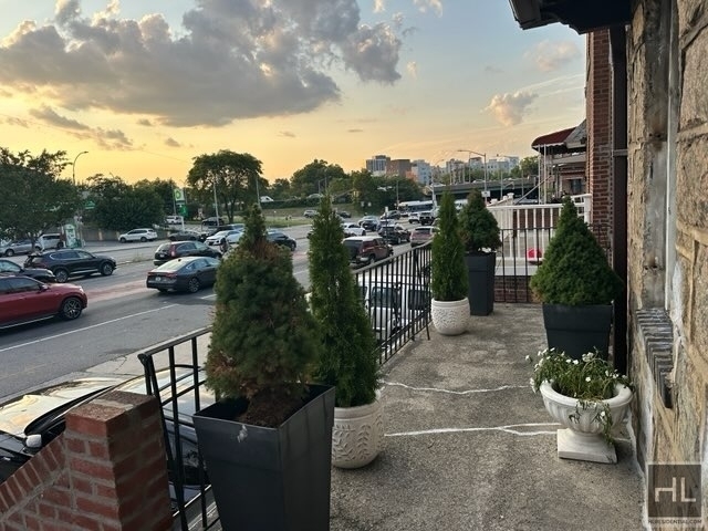 Woodhaven Boulevard - Photo 0