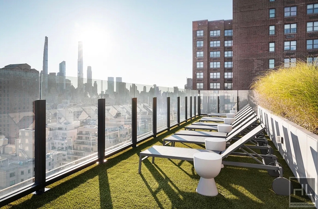 East 72nd Street - Photo 16