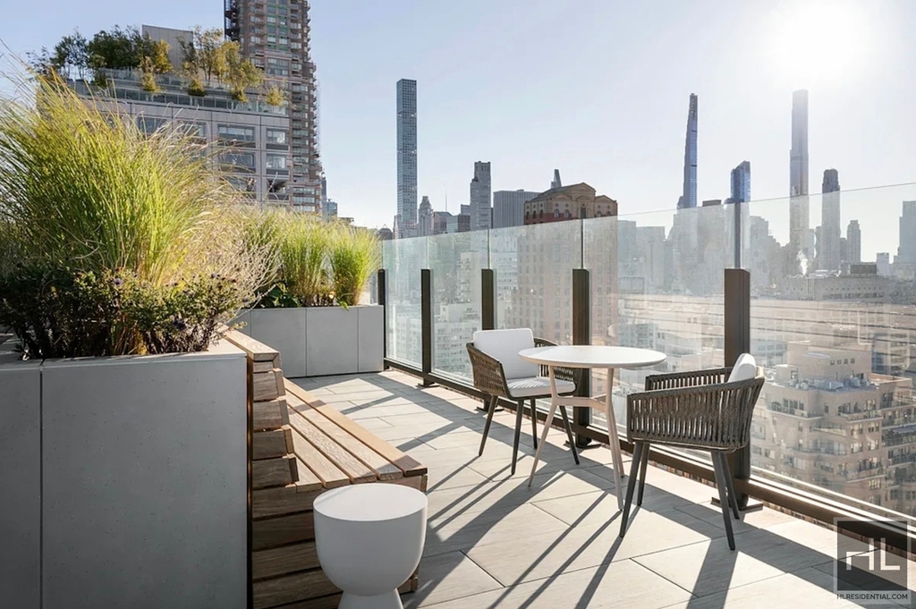 East 72nd Street - Photo 15