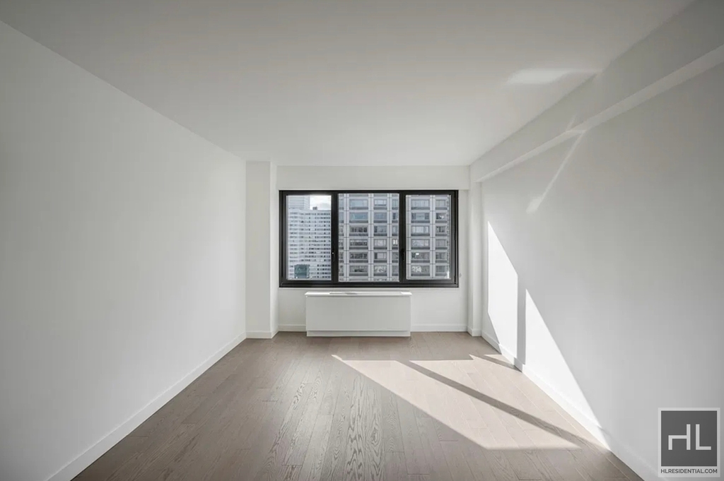 East 72nd Street - Photo 6