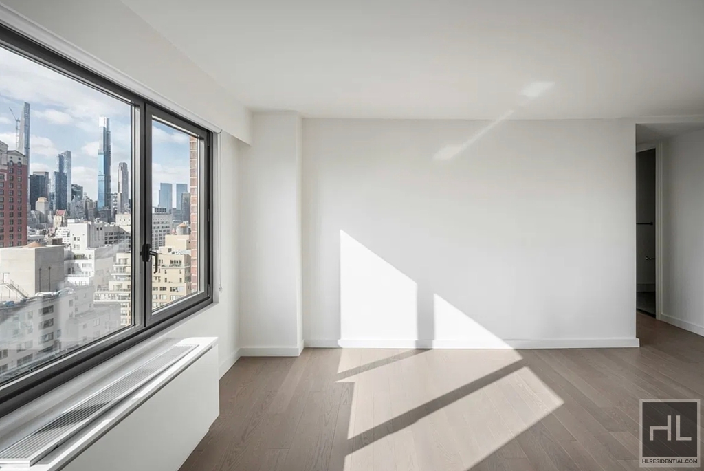 East 72nd Street - Photo 5