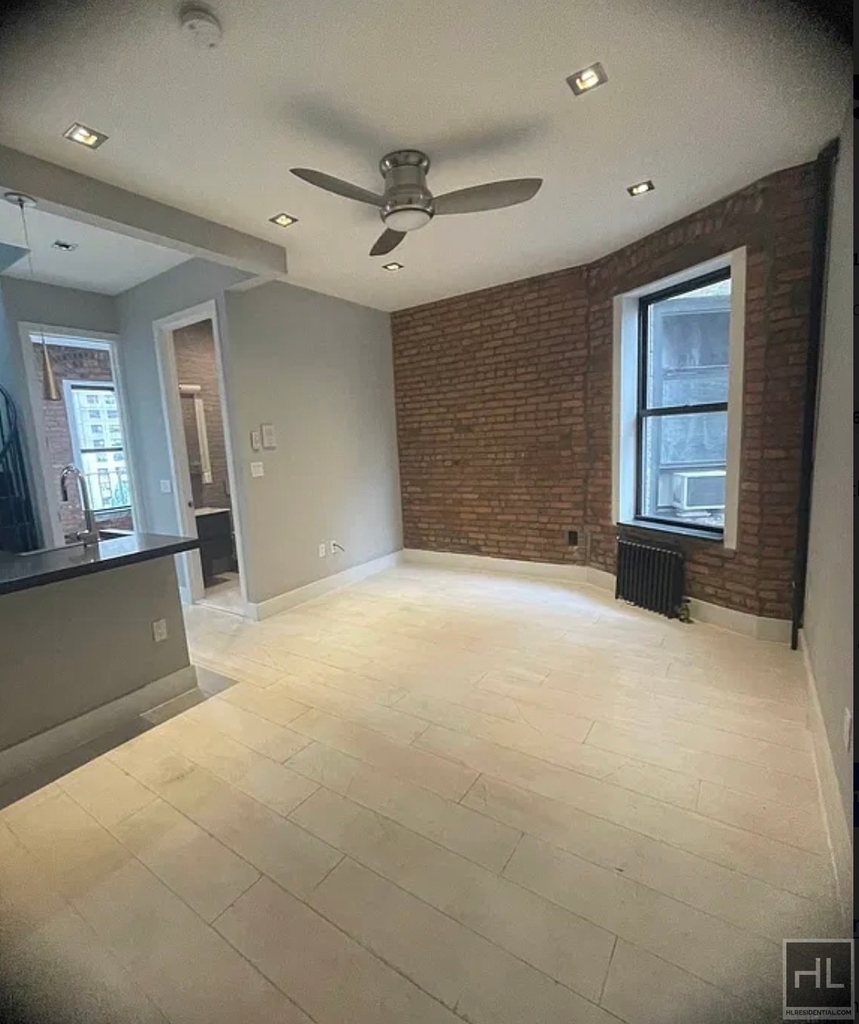 West 52 Street - Photo 4