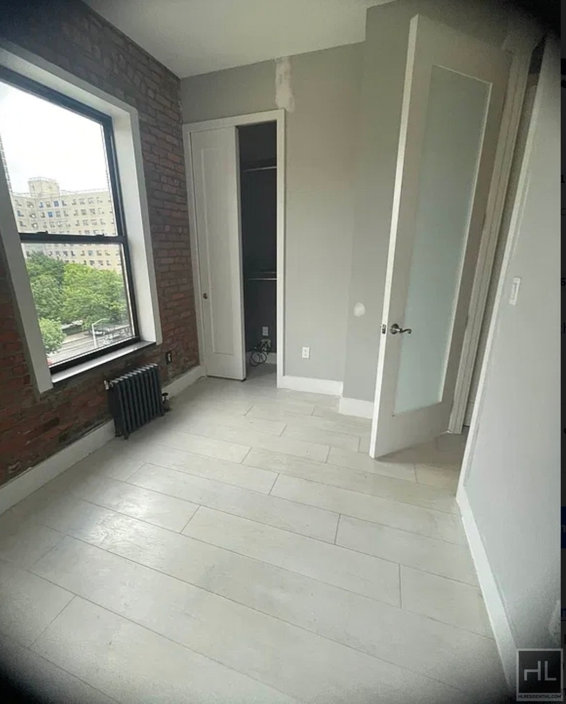 West 52 Street - Photo 3