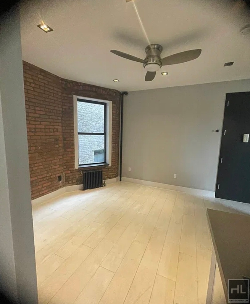 West 52 Street - Photo 5