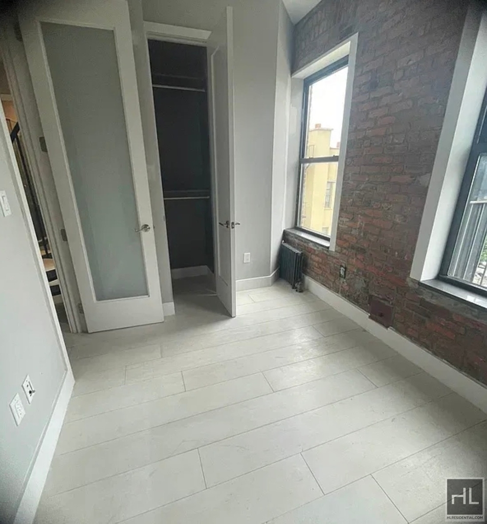 West 52 Street - Photo 2