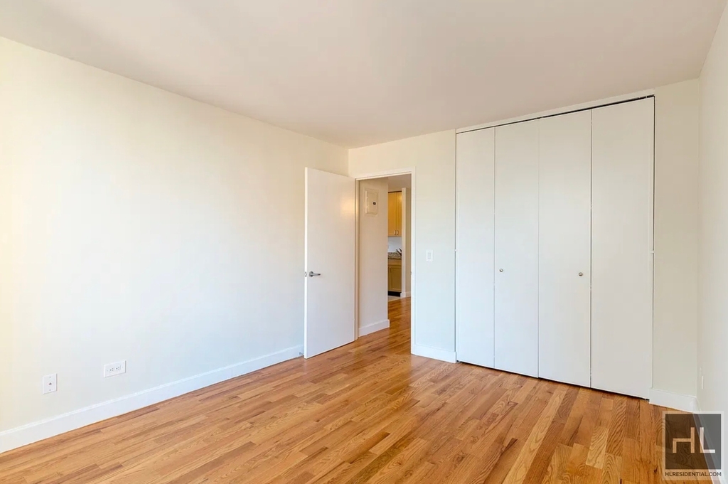 West 48 Street - Photo 4