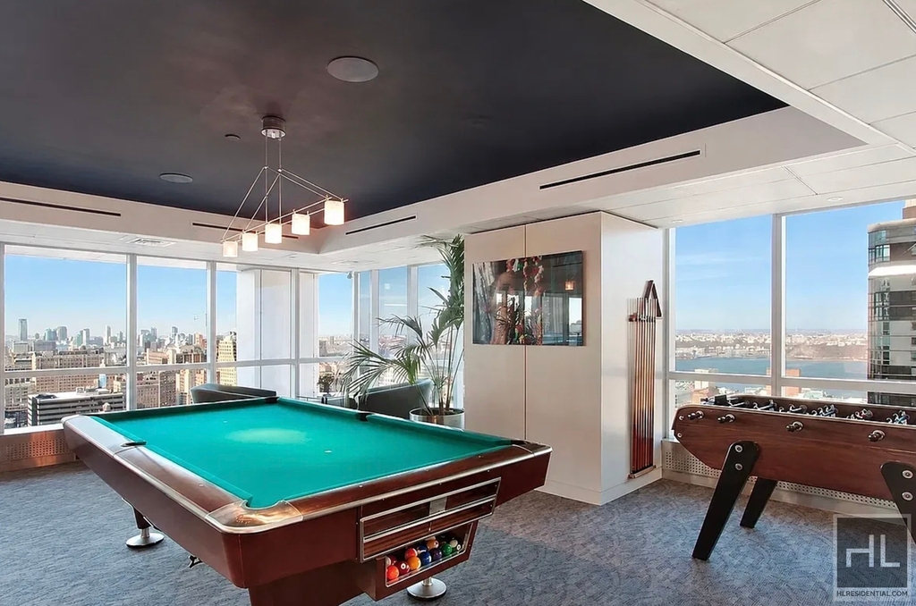 West 48 Street - Photo 8