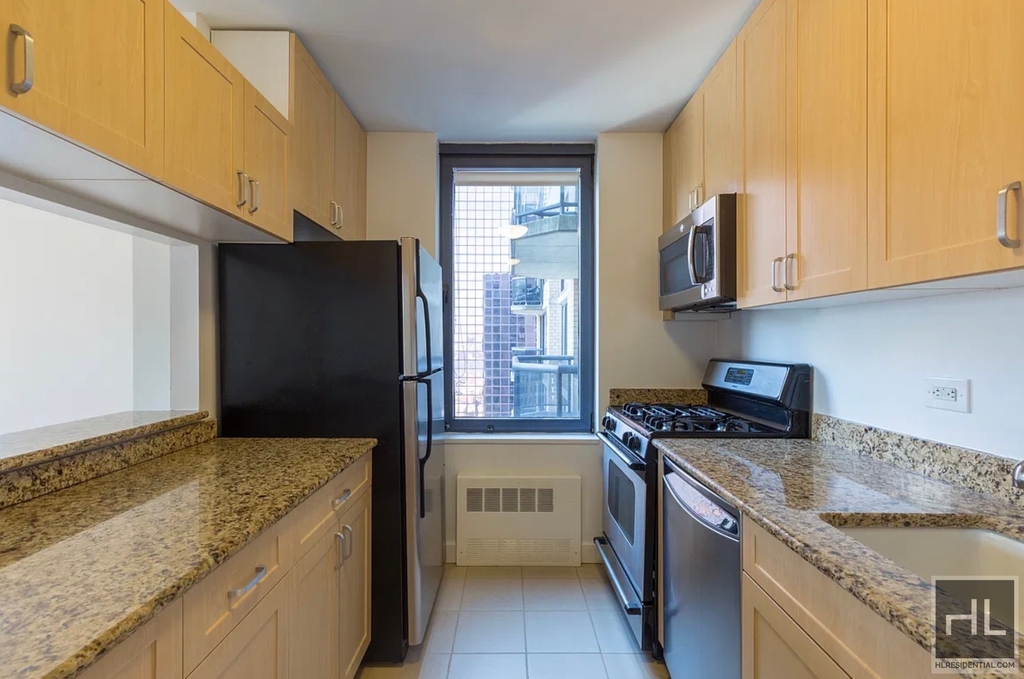 West 48 Street - Photo 2