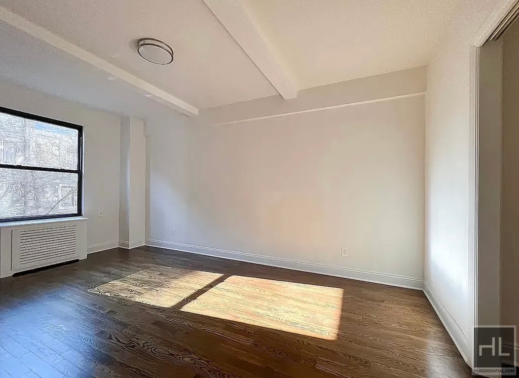 West 68 Street - Photo 4
