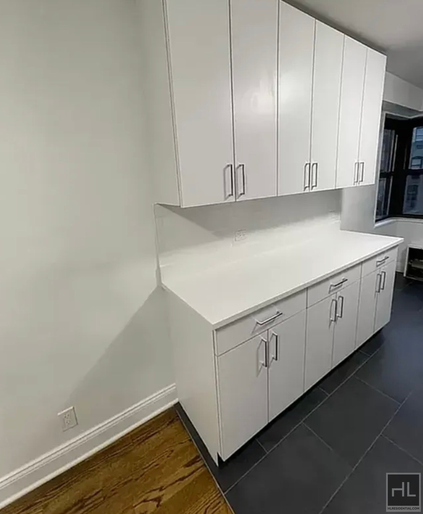 East 89th Street - Photo 6