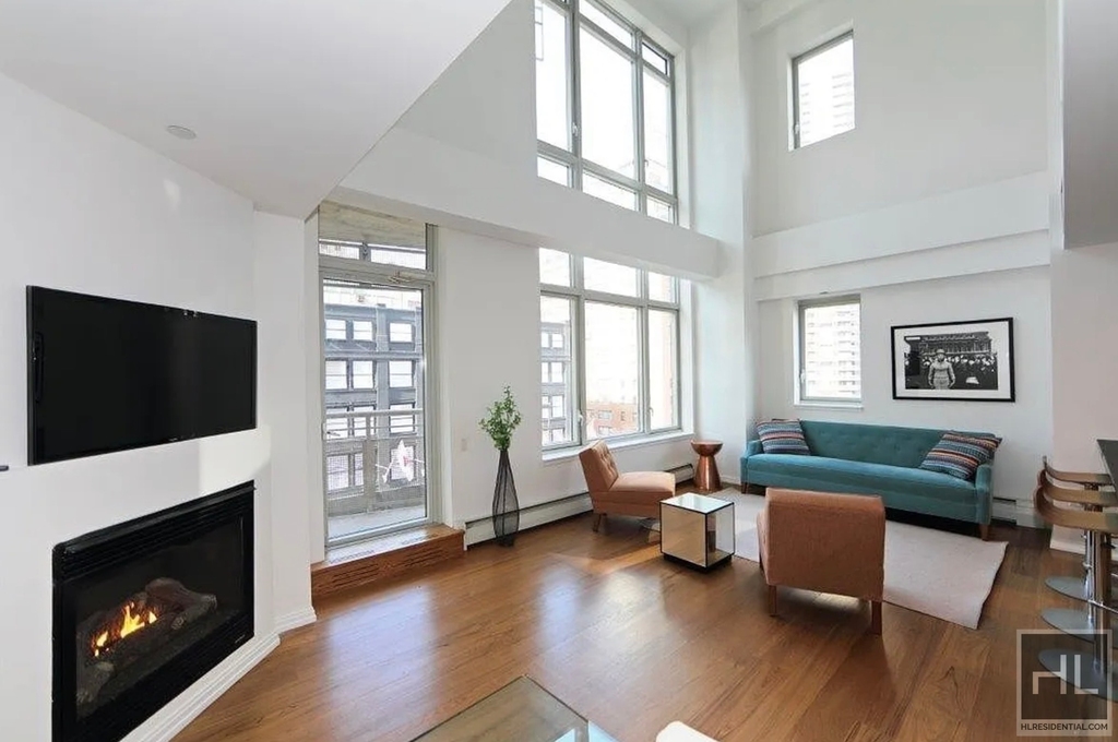 East 59 Street - Photo 1