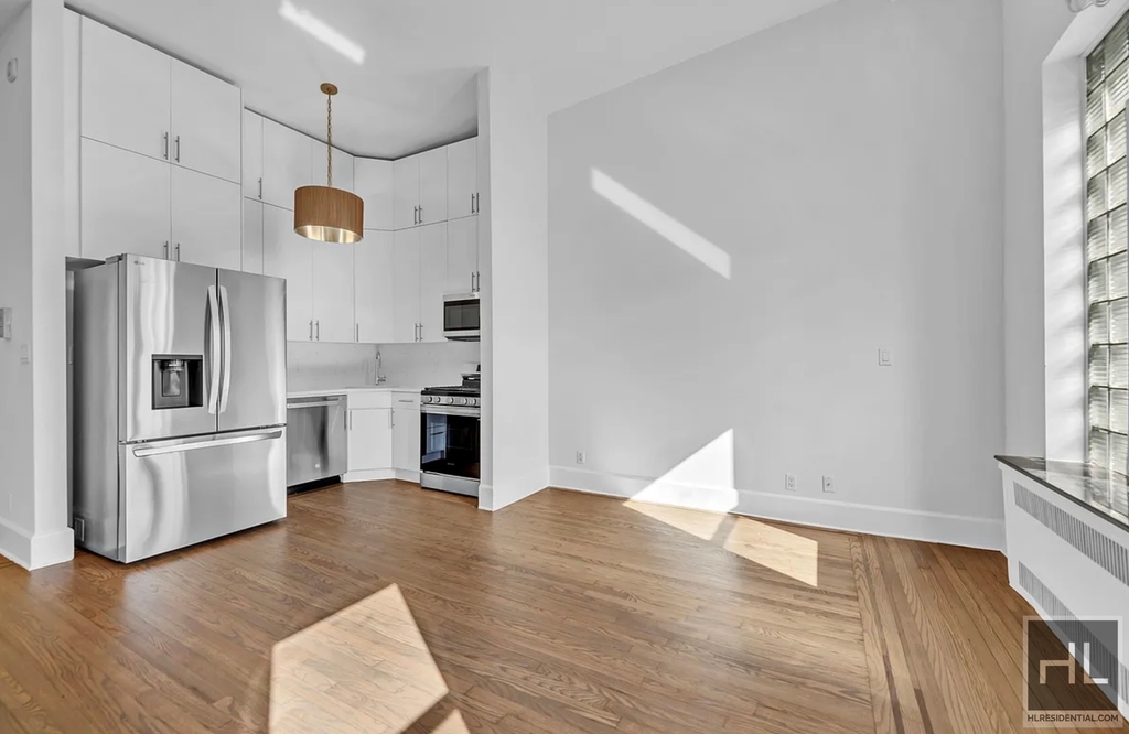 East 31 Street - Photo 0