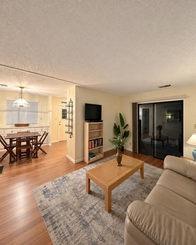 600 Lexington Street - Photo 2