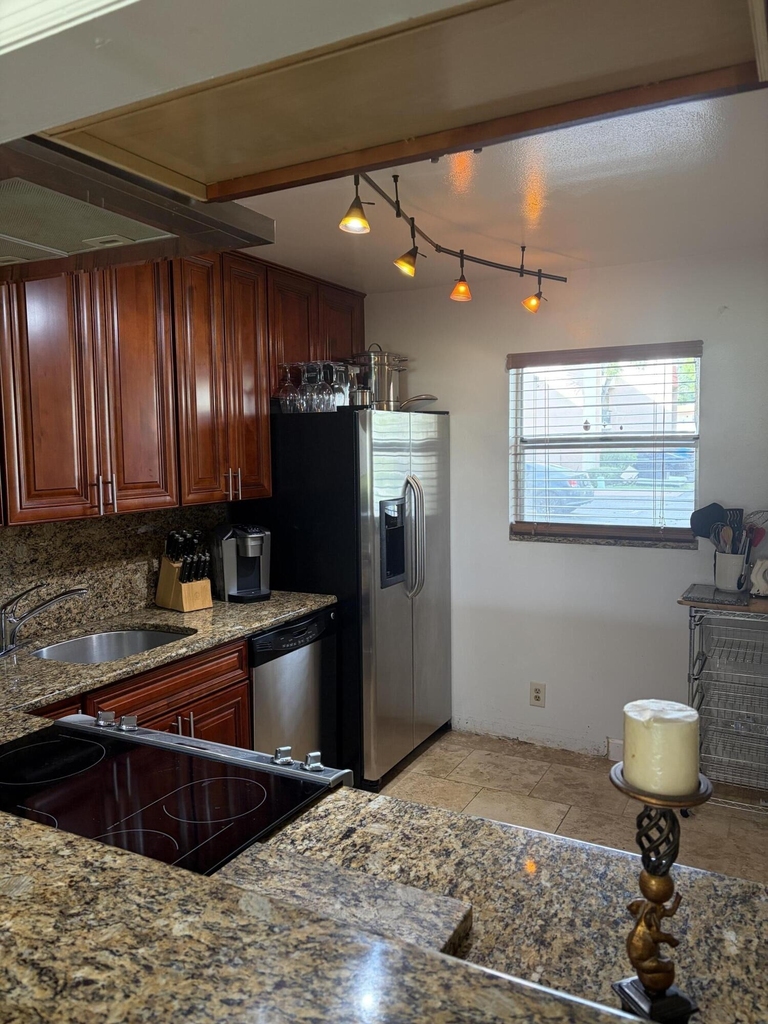 2800 Fiore Way - Photo 3
