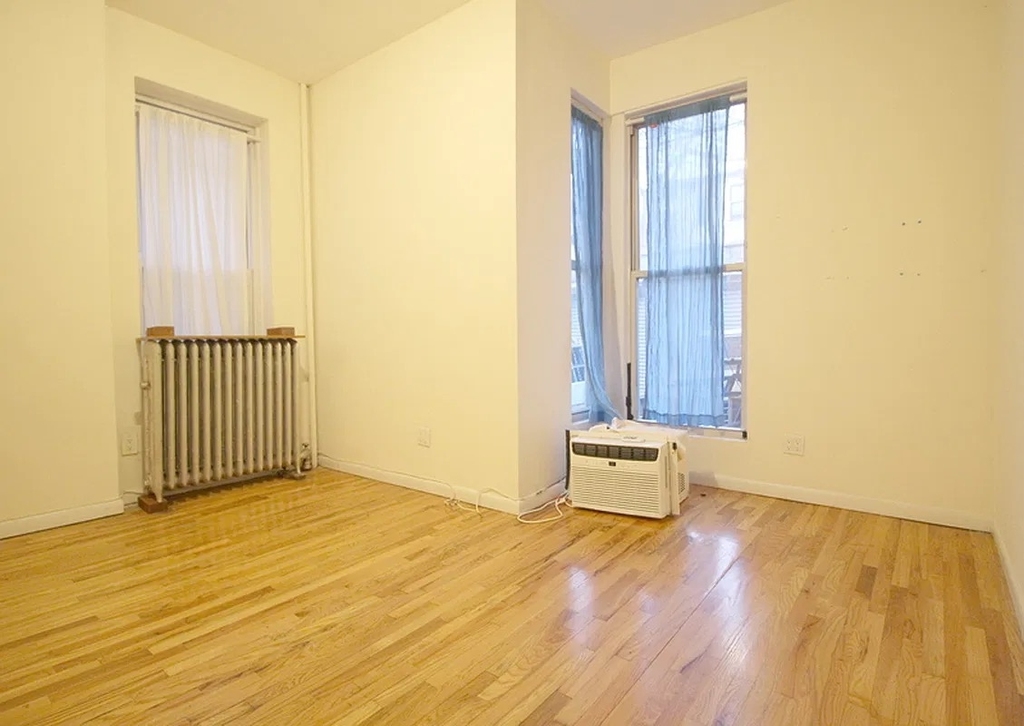 493 Clinton Avenue - Photo 4