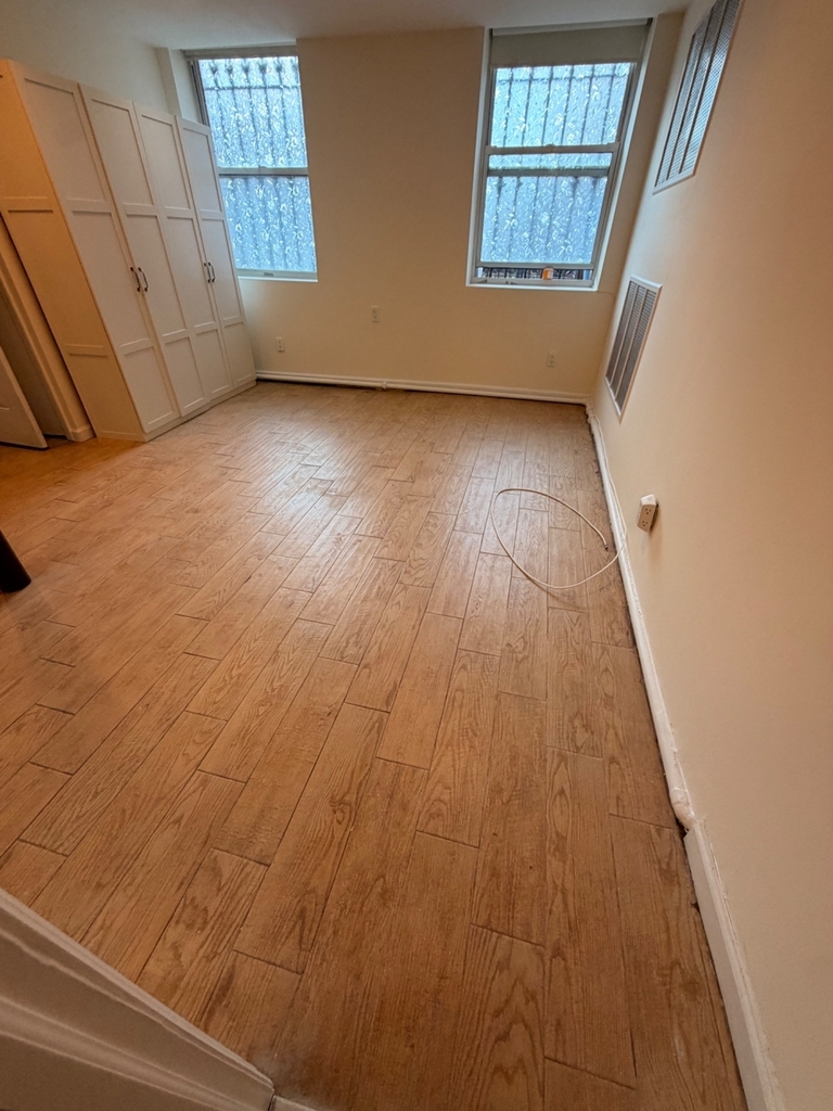 493 Clinton Avenue - Photo 2