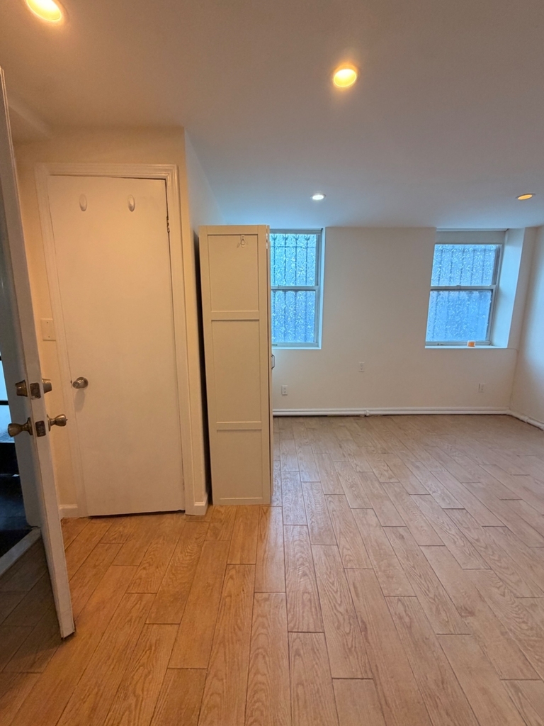 493 Clinton Avenue - Photo 3