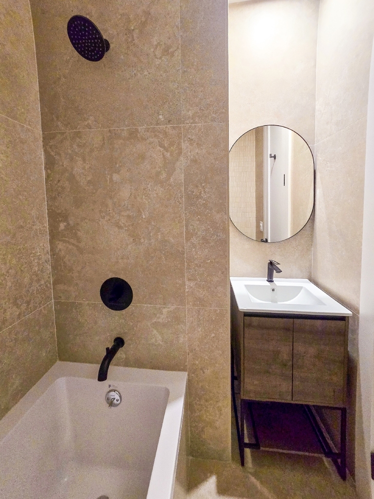 82 Stockholm Street - Photo 2