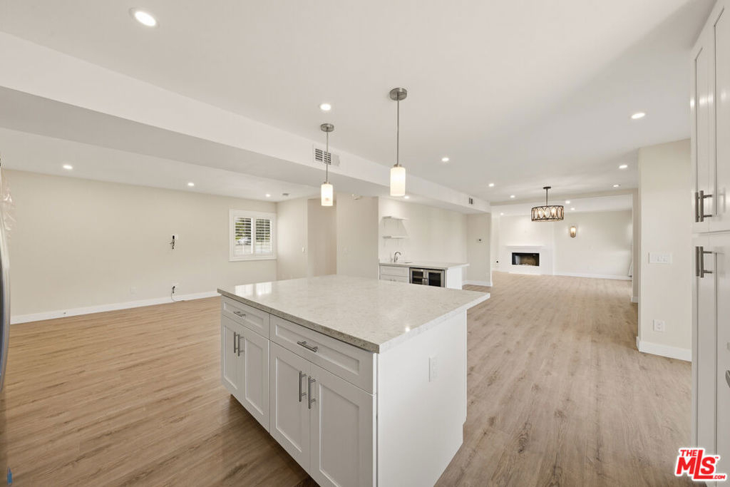 24585 Calvert Street - Photo 18
