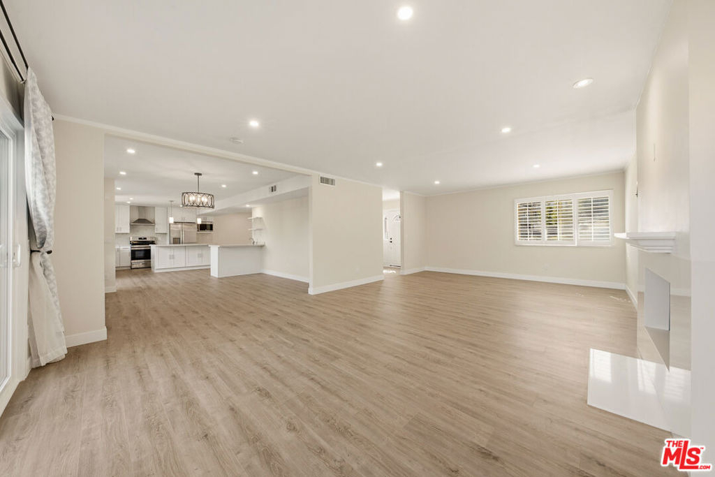 24585 Calvert Street - Photo 8
