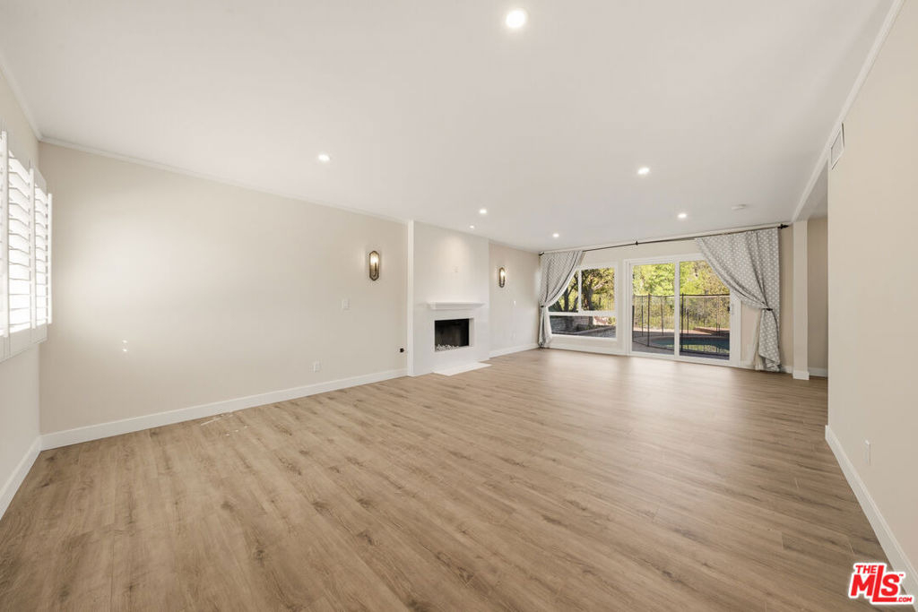 24585 Calvert Street - Photo 4