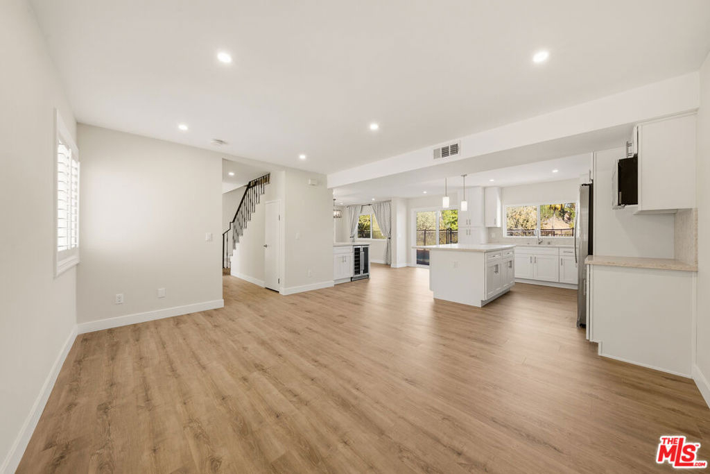 24585 Calvert Street - Photo 21