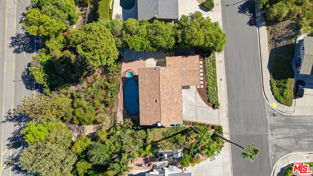 24585 Calvert Street - Photo 38