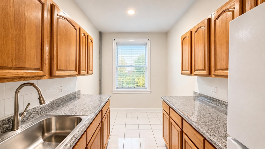 320 Wadsworth Avenue - Photo 5