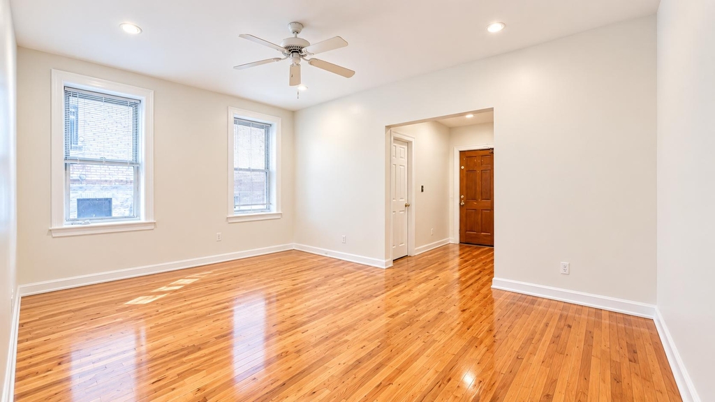320 Wadsworth Avenue - Photo 2