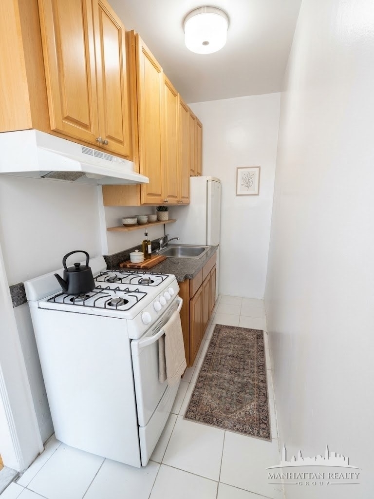 West 187th Street - Photo 4