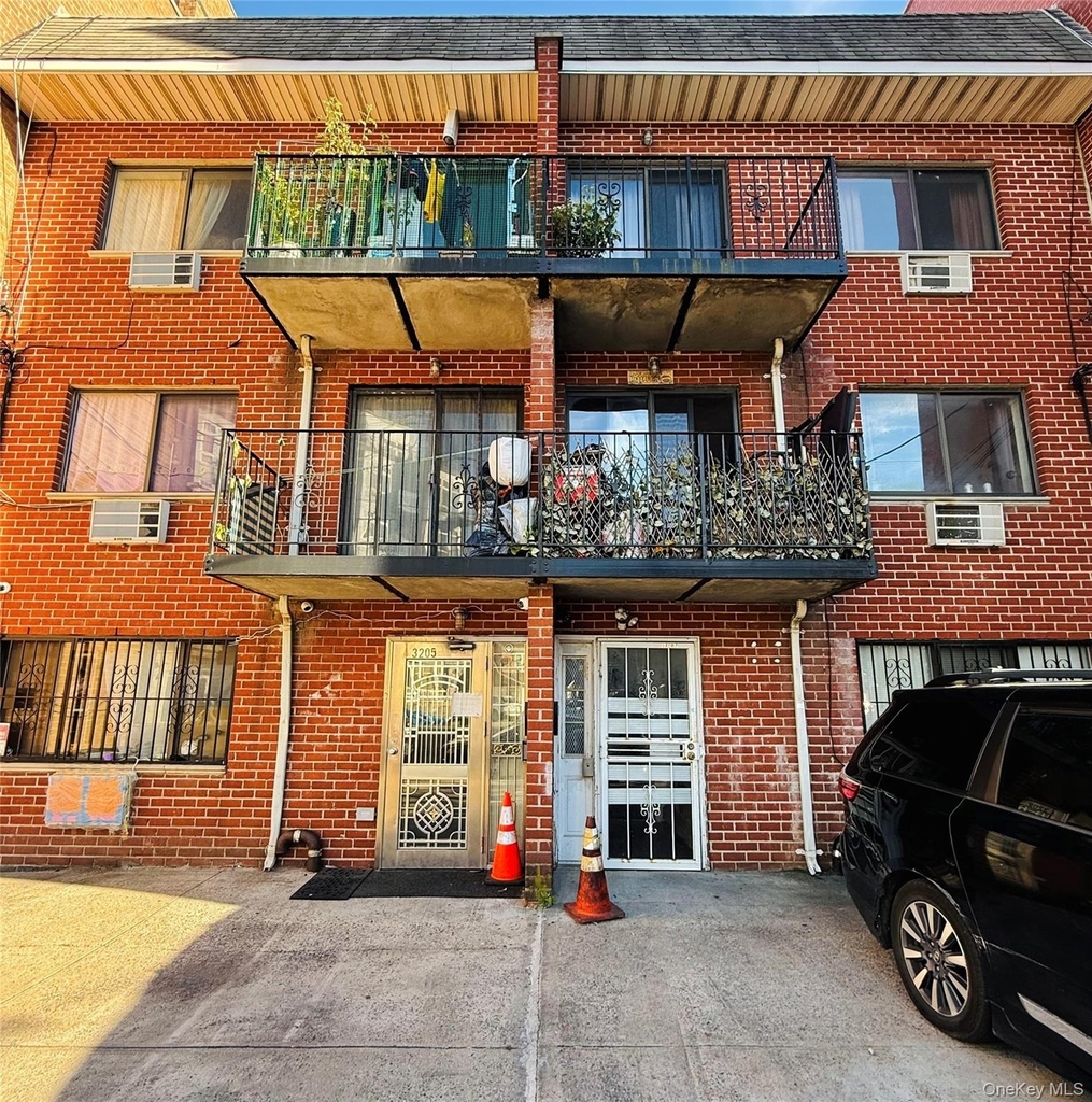 3207 Leavitt Street - Photo 9