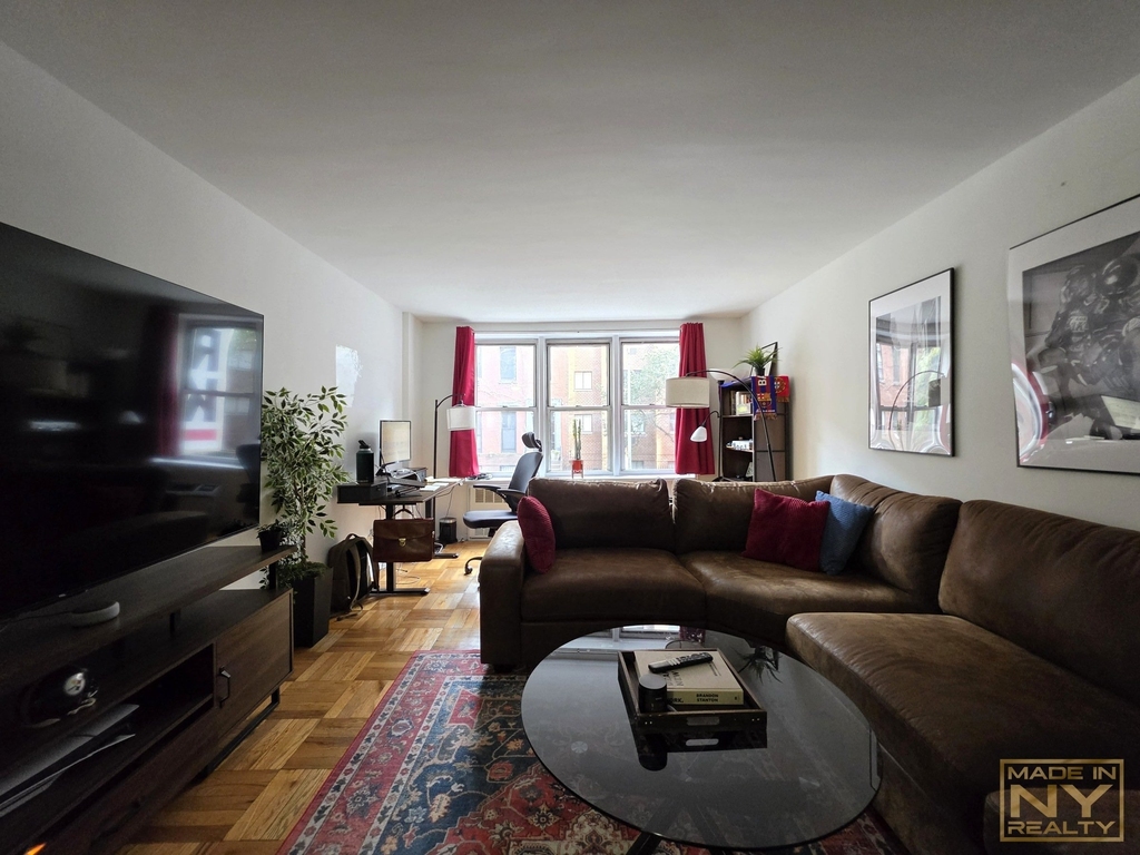 320 W 30th Street - Photo 0