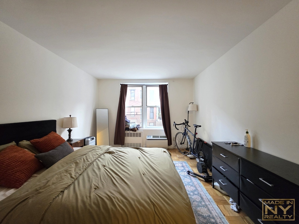 320 W 30th Street - Photo 4