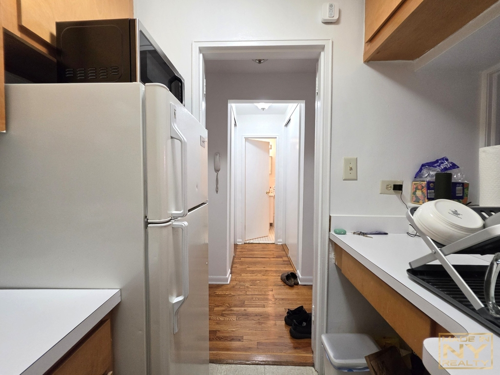 320 W 30th Street - Photo 2