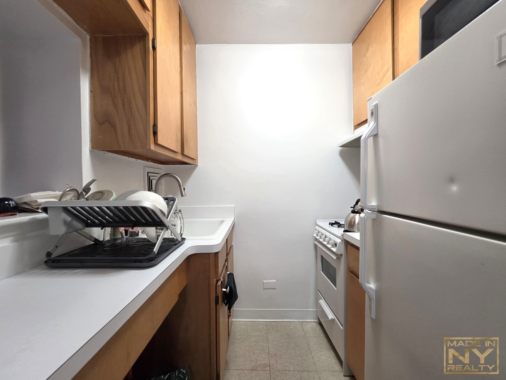 320 W 30th Street - Photo 3