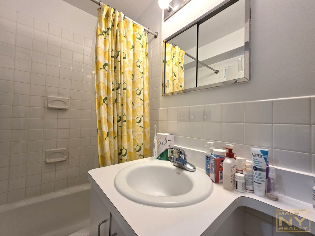 320 W 30th Street - Photo 4