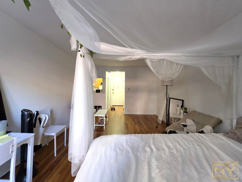 320 W 30th Street - Photo 1