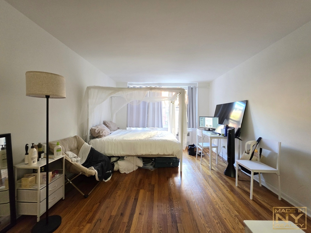320 W 30th Street - Photo 0