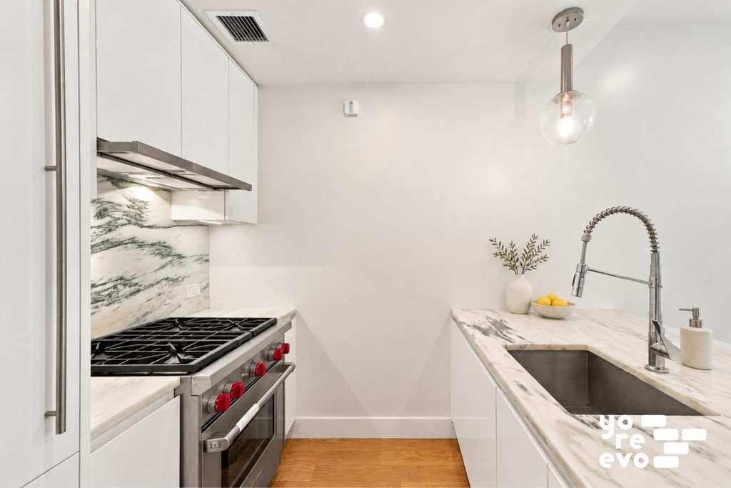 427 E 90th Street - Photo 2