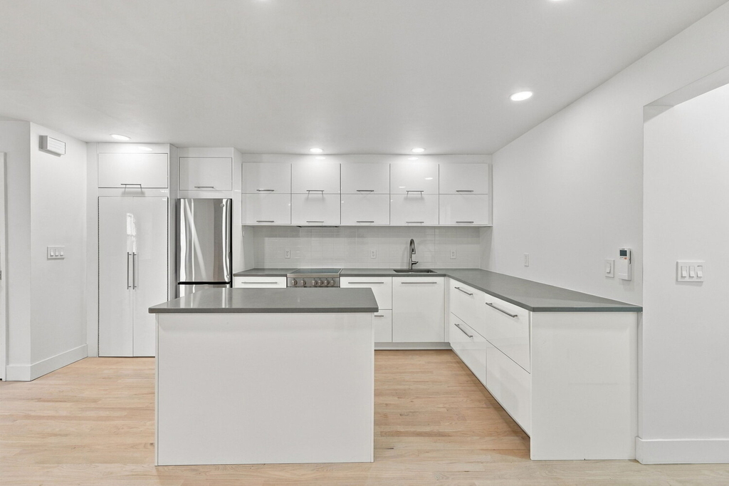 240 Carlton Avenue - Photo 4