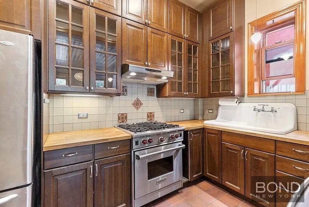 18 Herkimer Street - Photo 2