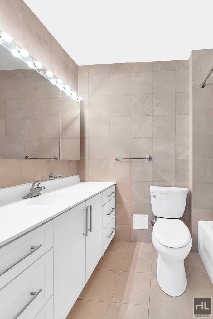 West 87th Street - Photo 4